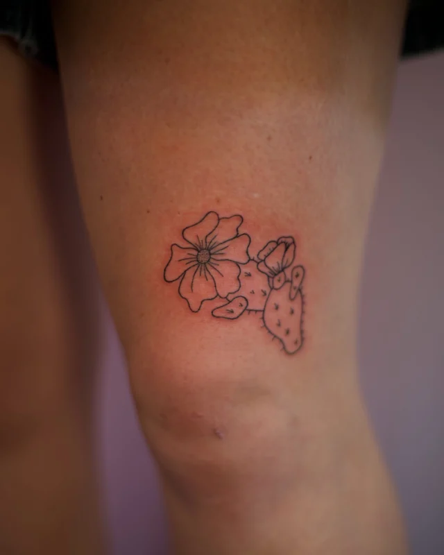 A little prickly pear done for someone that was referred to me by a friend!! And when you refer your friends to me, you are automatically my favorite client!! 😘 

Also! Once I’m in San Diego I’ll be doing referral cards- if you refer someone to me, they’ll get a discount on tattoo and you’ll get a discount on your next one!!